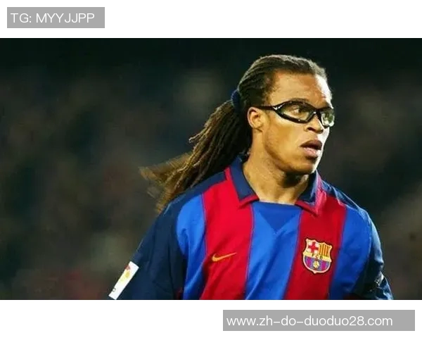 带眼镜的足球球星们如何突破视觉障碍展现独特球技